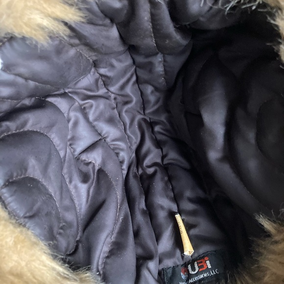 Like New!! In Excellent Condition! U3i Faux Fur and Camo Trapper Hat - Picture 9 of 10